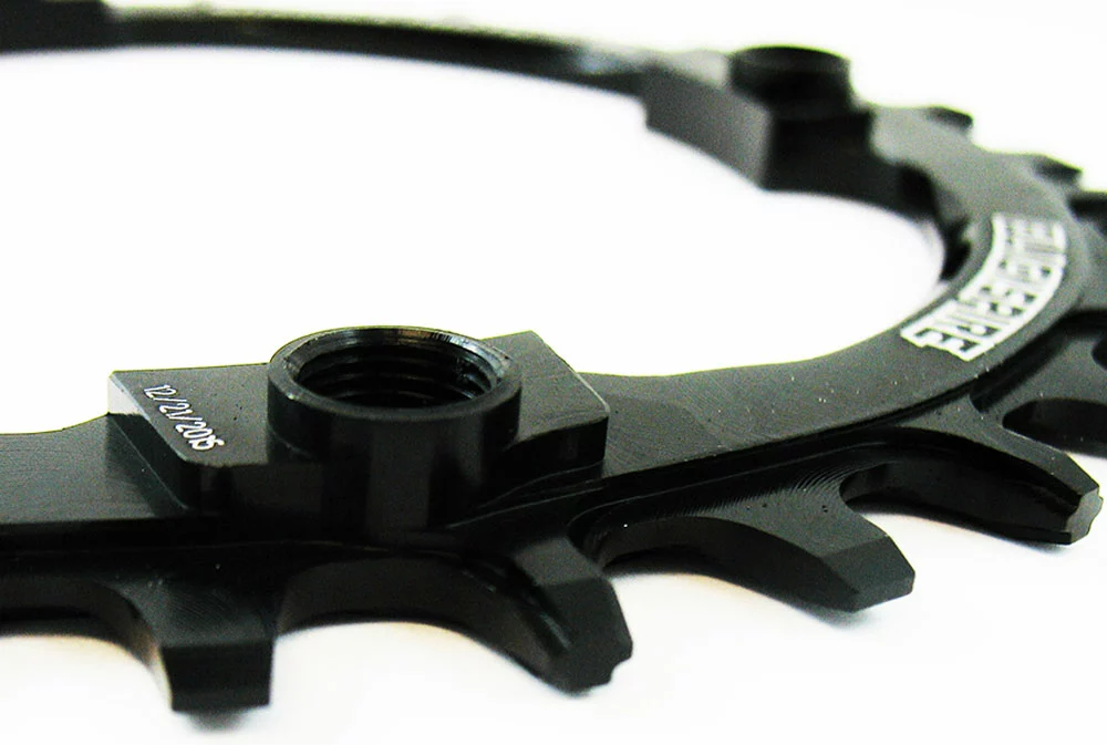 Blackspire Plateau Ovale 104mm Snaggletooth 4 Blackspire Plateau Ovale 104mm Snaggletooth – Image 2